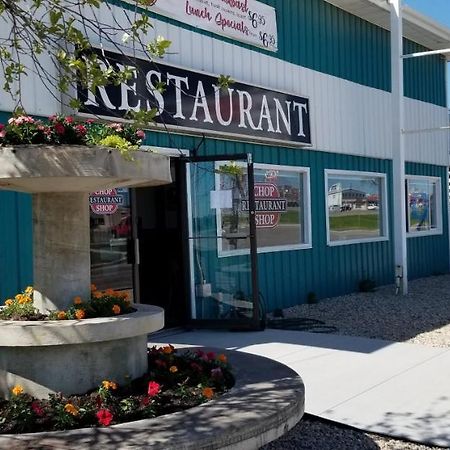 Wild Rose Country Inn Grande Prairie Bagian luar foto