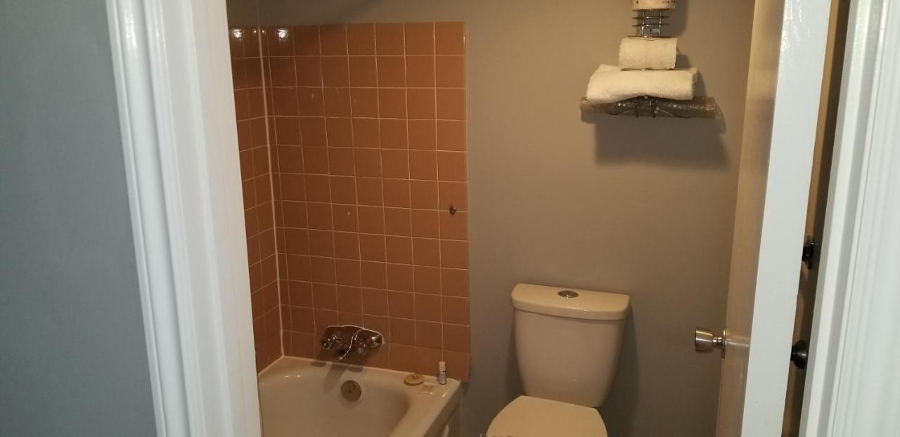 Wild Rose Country Inn Grande Prairie Bagian luar foto