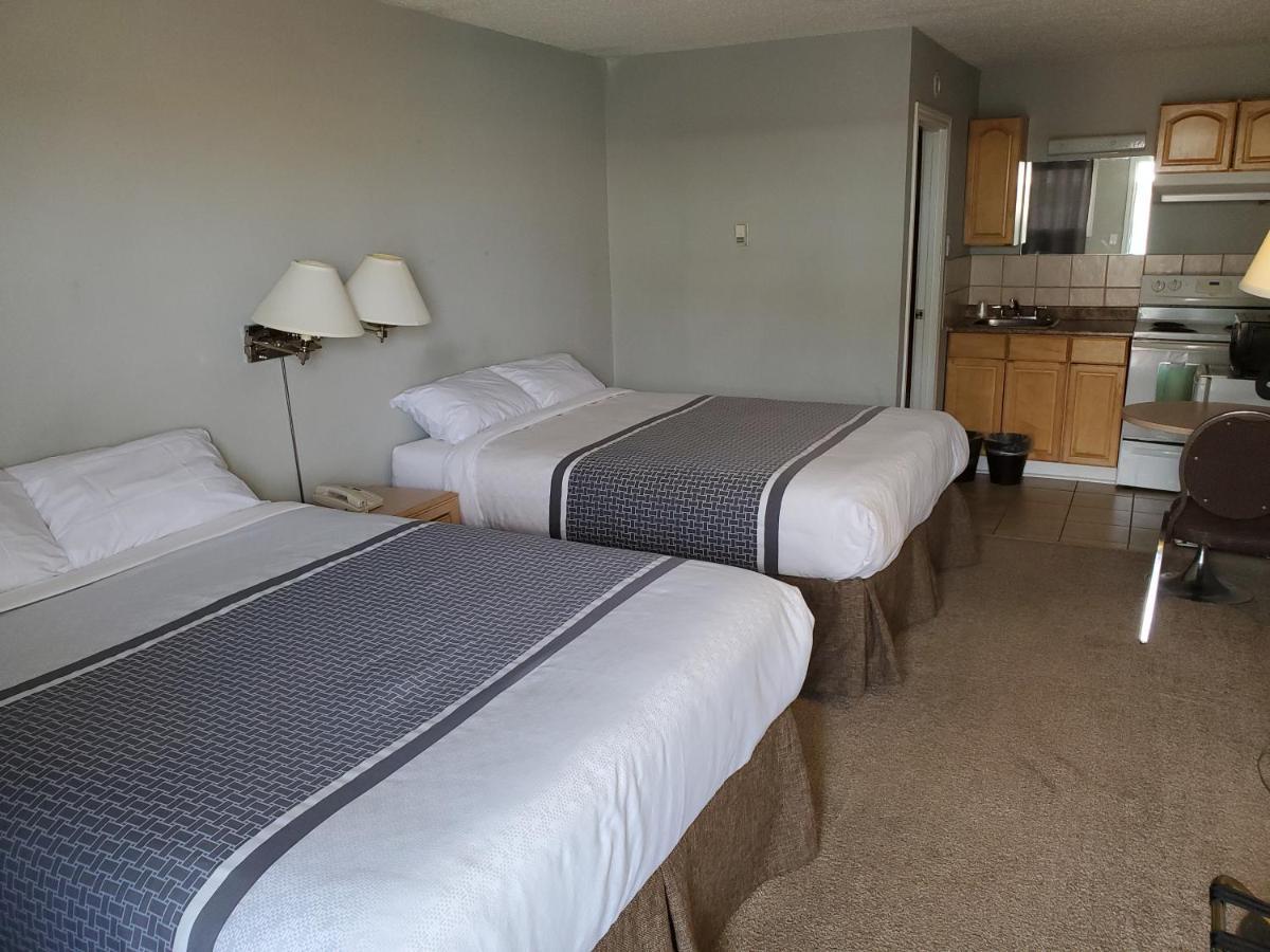 Wild Rose Country Inn Grande Prairie Bagian luar foto