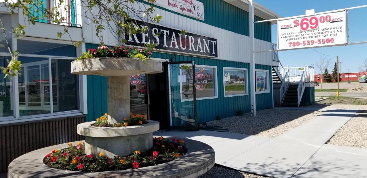 Wild Rose Country Inn Grande Prairie Bagian luar foto