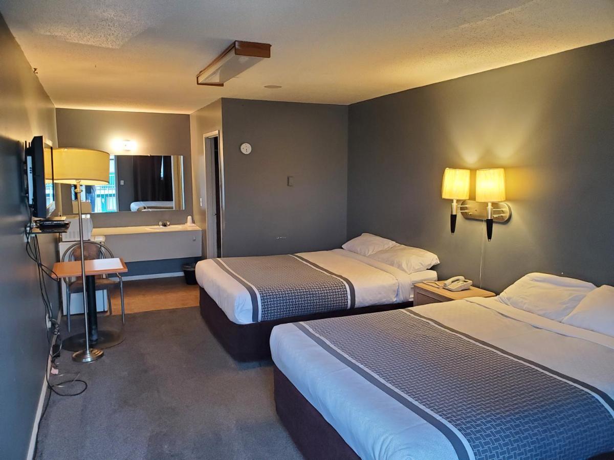 Wild Rose Country Inn Grande Prairie Bagian luar foto