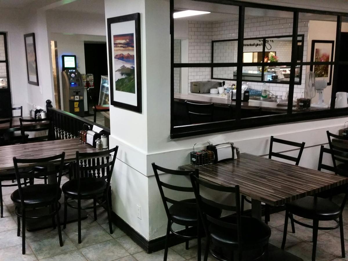 Wild Rose Country Inn Grande Prairie Bagian luar foto